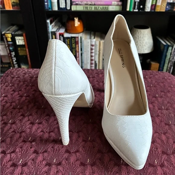 Call it spring white snakeskin pumps - Picture 5 of 6